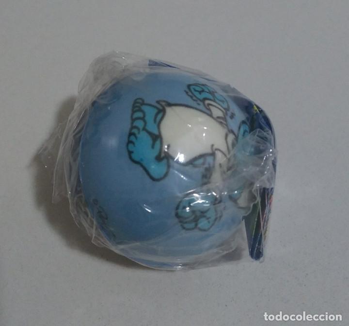 Juguetes antiguos y Juegos de colecci&oacute;n: pelota smurfs pitufos de hacendado mercadona huevo maxi sorpresa con bpz papel ball