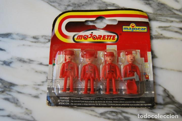 Juguetes antiguos y Juegos de colecci&oacute;n: CUATRO MEC&Aacute;NICOS DE LA MARCA MAJORETTE - BLISTER SIN ABRIR - MU&Ntilde;ECOS - COCHE - RAROS