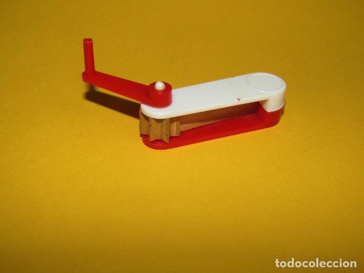 Juguetes antiguos y Juegos de colecci&oacute;n: Antigua Carraca Matraca de Pl&aacute;stico Cristalino y Madera - A&ntilde;o 1960-70s.