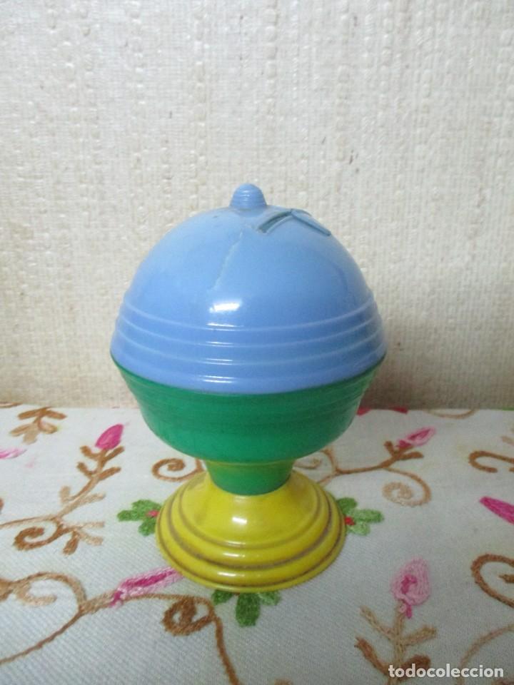 Juguetes antiguos y juegos de colecci&oacute;n: hucha de plastico duro - Foto 1