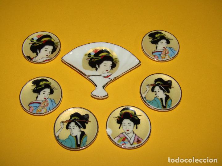 Juguetes antiguos y Juegos de colecci&oacute;n: Antiguo Juego de Platitos en Fin&iacute;sima Porcelana con Geishas Fabricados en JAP&Oacute;N