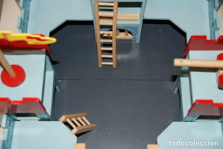 Juguetes antiguos y juegos de colecci&oacute;n: Castillo de madera - Foto 6