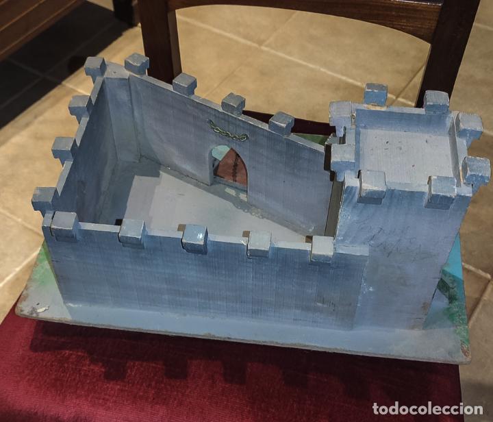 Juguetes antiguos y juegos de colecci&oacute;n: BONITO CASTILLO DE MADERA - Foto 2