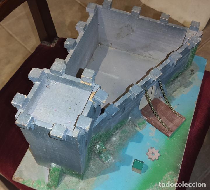 Juguetes antiguos y juegos de colecci&oacute;n: BONITO CASTILLO DE MADERA - Foto 3