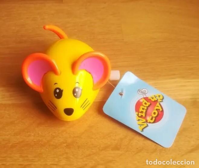 Juguetes antiguos y Juegos de colecci&oacute;n: RATON RATONCITO AMARILLO A CUERDA. MUEVE LA COLA. NUEVO