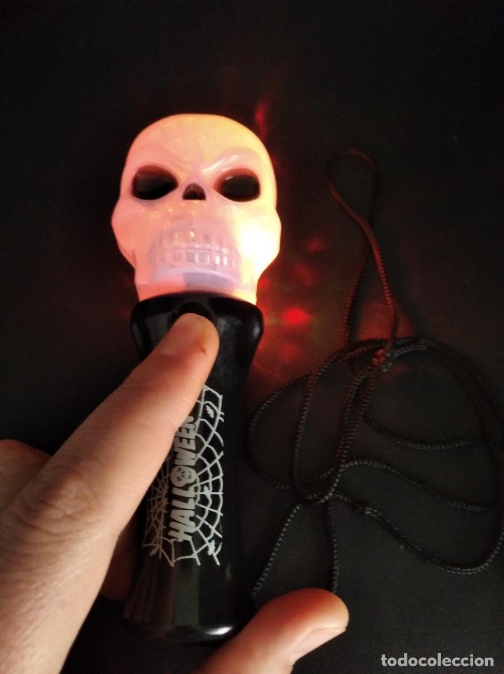 Juguetes antiguos y juegos de colecci&oacute;n: LINTERNA CALAVERA TERRORIFICA. FUNCIONANDO - Foto 2