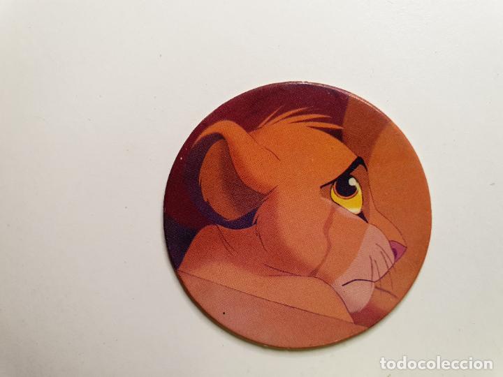Juguetes antiguos y Juegos de colecci&oacute;n: TAZO PANINI CAPS - DISNEY EL REY LEON - TRASERA RE LEONE - N&ordm; 22