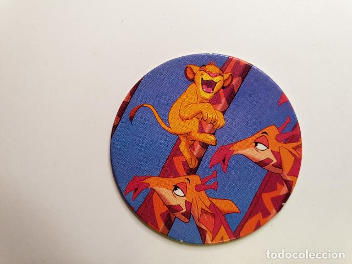 Juguetes antiguos y Juegos de colecci&oacute;n: TAZO PANINI CAPS - DISNEY EL REY LEON - TRASERA KONIG DER LOWEN - N&ordm; 13