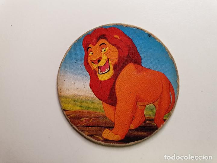 Juguetes antiguos y Juegos de colecci&oacute;n: TAZO PANINI CAPS - DISNEY EL REY LEON - TRASERA ROI LION - N&ordm; 6