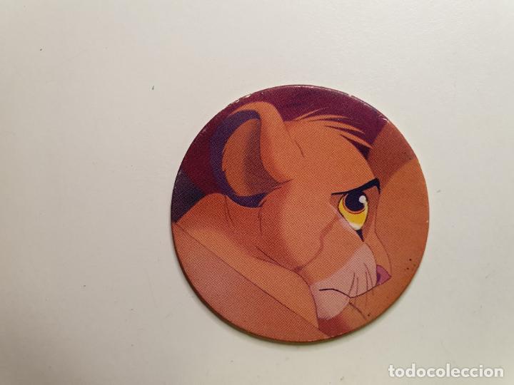 Juguetes antiguos y Juegos de colecci&oacute;n: TAZO PANINI CAPS - DISNEY EL REY LEON - TRASERA ROI LION - N&ordm; 22