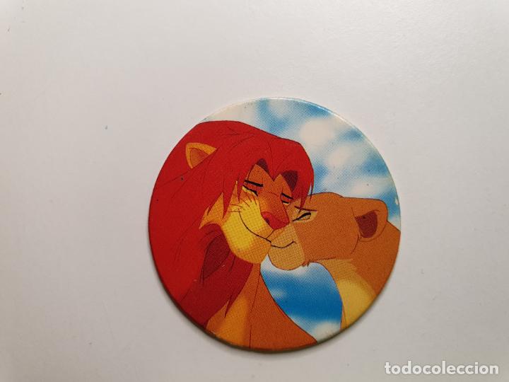 Juguetes antiguos y Juegos de colecci&oacute;n: TAZO PANINI CAPS - DISNEY EL REY LEON - TRASERA ROI LION - N&ordm; 35