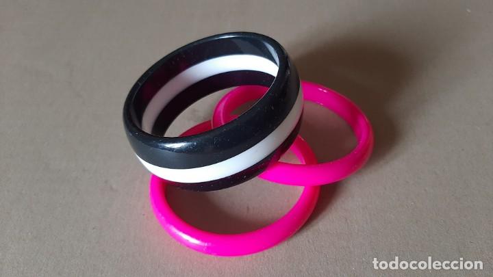 Juguetes antiguos y Juegos de colecci&oacute;n: 3 Pulseras vinilo -- Rosa Fucsia -- Blanco y Negro -- 7 cm di&aacute;metro