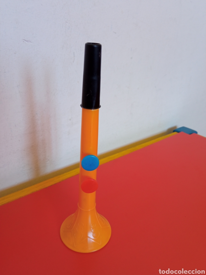 Juguetes antiguos y Juegos de colecci&oacute;n: TROMPETA AMARILLA SONORA INFANTIL (16 CM).PEDRO FERRER GAL&Aacute;N 80S.NUEVA.