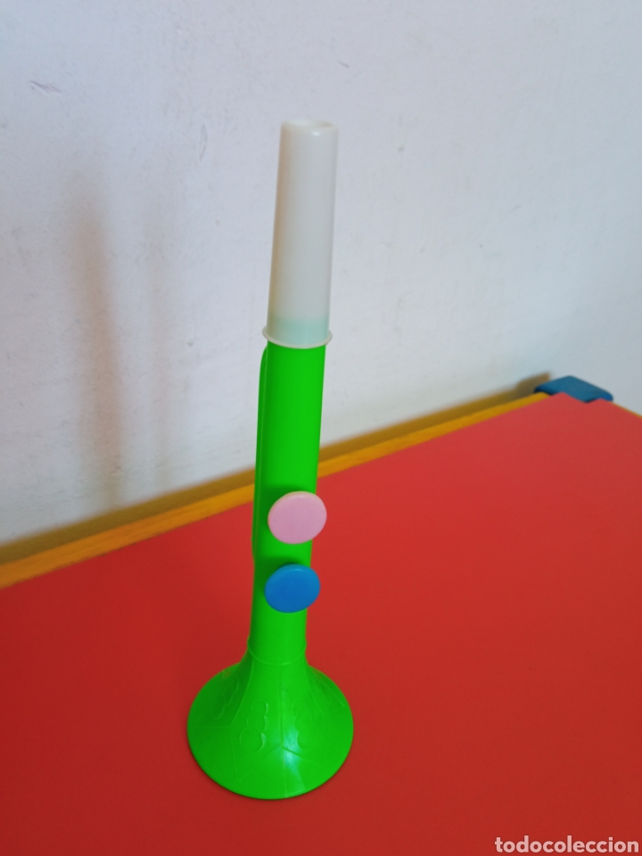 Juguetes antiguos y Juegos de colecci&oacute;n: TROMPETA VERDE SONORA INFANTIL (16 CM). PEDRO FERRER GALAN 80S.NUEVA.