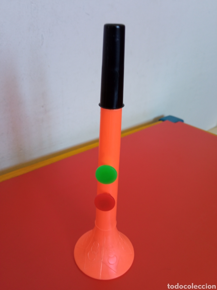 Juguetes antiguos y Juegos de colecci&oacute;n: TROMPETA NARANJA SONORA INFANTIL (16 CM). PEDRO FERRER GALAN 80S.NUEVA.