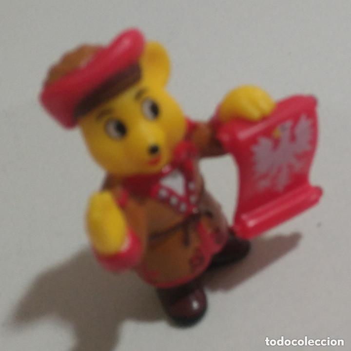 Juguetes antiguos y Juegos de colecci&oacute;n: figura mu&ntilde;eco haribo paises europa polonia pais traje regional mini figurita figura pergamino osito