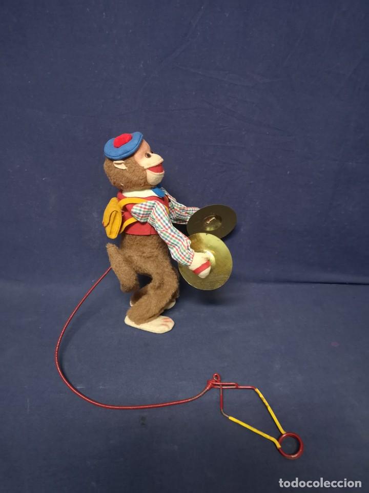 Juguetes antiguos y juegos de colecci&oacute;n: MONO TOCANDO PLATOS - Foto 3