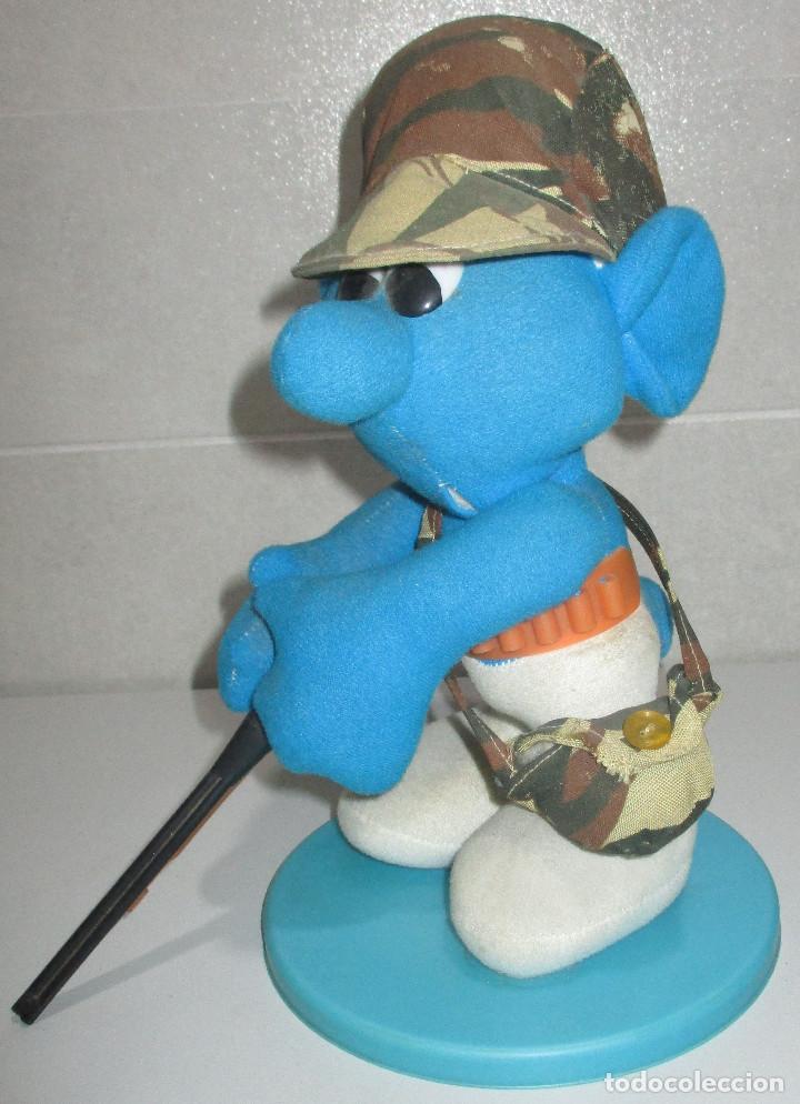 Juguetes antiguos y Juegos de colecci&oacute;n: Antiguo PITUFO CAZADOR, de fieltro, pitufos smurf Smurfs Schlumpf Puff Peyo Epoch Romagosa