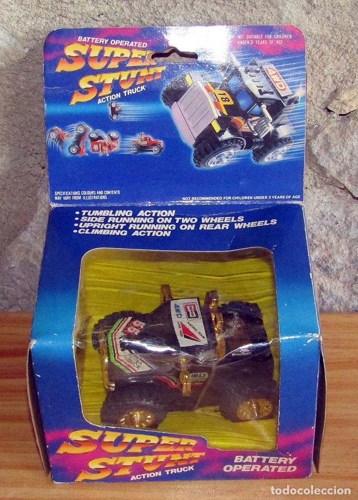 Jouets Anciens et Jeux de collection: SUPER STUNT ACTION TRUCK - NUEVO Y EN SU CAJA ORIGINAL - COLOR NEGRO - CAMIONETA 4x4