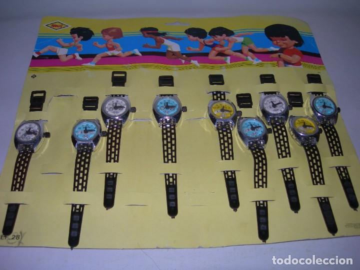 Juguetes antiguos y Juegos de colecci&oacute;n: CART&Oacute;N EXPOSITOR CON 9 RELOJES DE LOS A&Ntilde;OS 70 DE HEDI CON COCHES Y MOTOS - TYRREL MCLAREN HONDA ETC