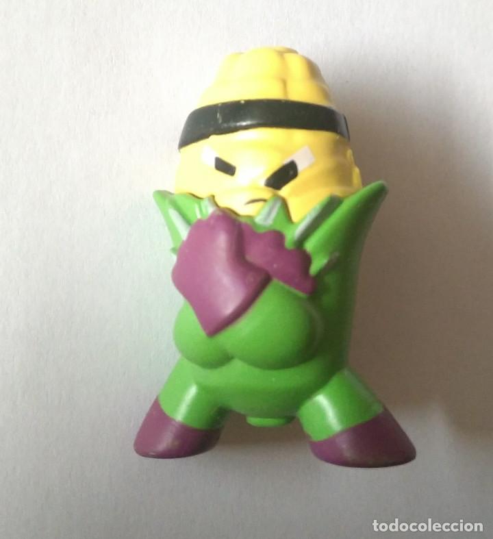 Juguetes antiguos y juegos de colecci&oacute;n: superfoodies super foodie mu&ntilde;eco figura maiz corn mazorca heroe emula a lobezno mu&ntilde;equito figurita