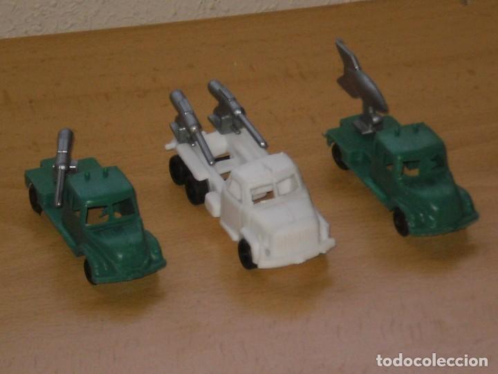 Juguetes antiguos y Juegos de colecci&oacute;n: LOTE DE 3 CAMIONES DE GUERRA , BARATIJAS RUIZ . TIPICOS DE QUIOSCO A&Ntilde;OS 70