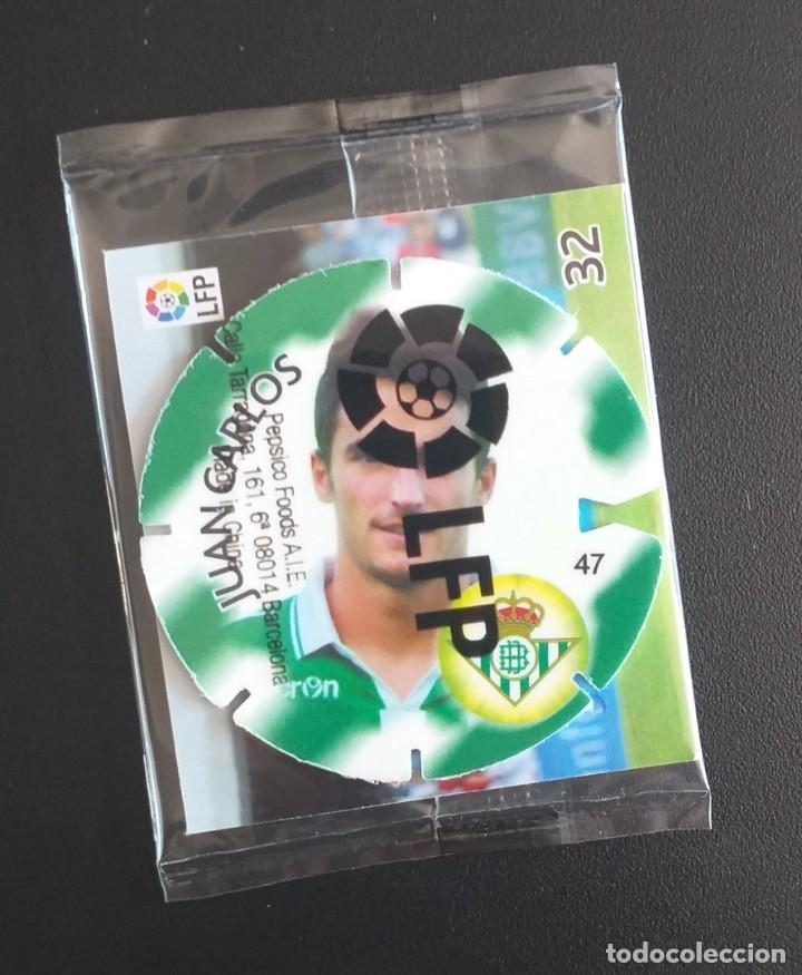Juguetes antiguos y juegos de colecci&oacute;n: TAZO VOLADOR n&ordm; 47 JUAN CARLOS REAL BETIS CHEETOS MATULIGA 2012-2013. Precintado.
