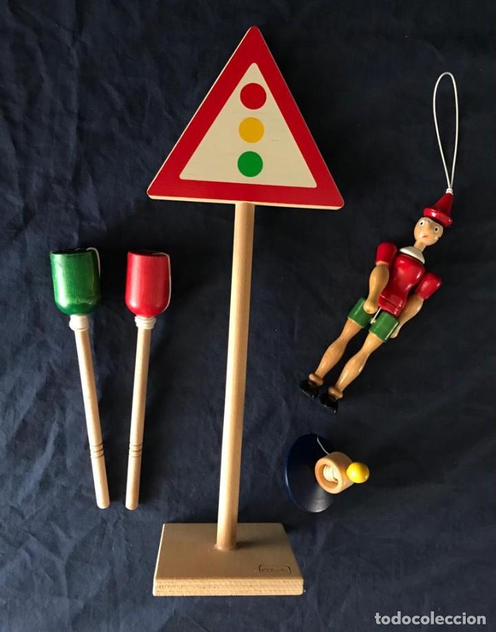 Juguetes antiguos y Juegos de colecci&oacute;n: GRUPO DE 5 JUGUETES DE MADERA -PINOCHO,S.TR&Aacute;FICO,ENCESTABOLAS Y PEONZA- LOTE 1. RETRO. A ESTRENAR