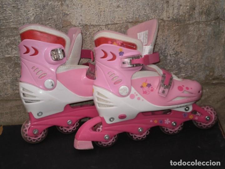 Juguetes antiguos y Juegos de colecci&oacute;n: JUEGO DE PATINES EN LINEA 4 RUEDAS , MODELO ORIGINAL BARBIE . MEDIDAS DE PIE 34 A 37