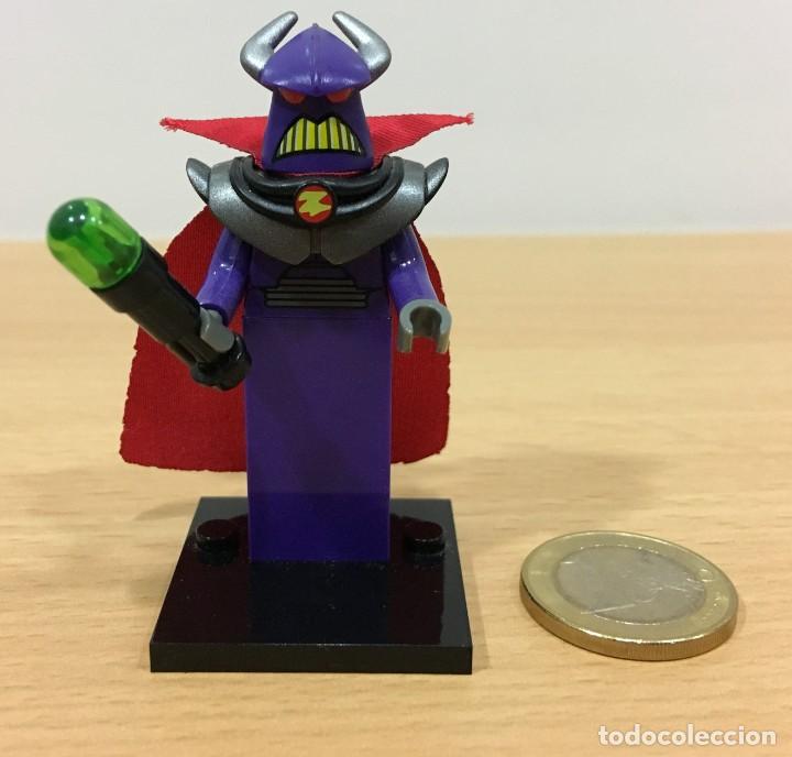 Juguetes antiguos y juegos de colecci&oacute;n: MINIFIGURA ROBOT EMPERADOR ZURG - TOY STORY 2 DE DISNEY PIXAR