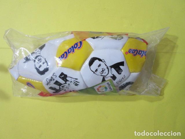 Juguetes antiguos y Juegos de colecci&oacute;n: COLA CAO NUTREXPA - PELOTA FUTBOL LA LIGA