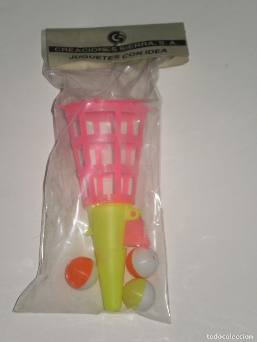 Juguetes antiguos y juegos de colecci&oacute;n: LANZABOLAS CON CESTA , CREACIONES SIERRA MADE IN SPAIN , REF-3/123 . A&Ntilde;OS 70 , COLORES VARIOS