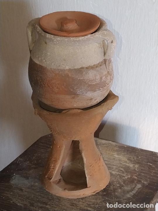 Juguetes antiguos y Juegos de colecci&oacute;n: Peque&ntilde;o anafre hornilla, o cocinilla con olla de juguete,alfareria popular