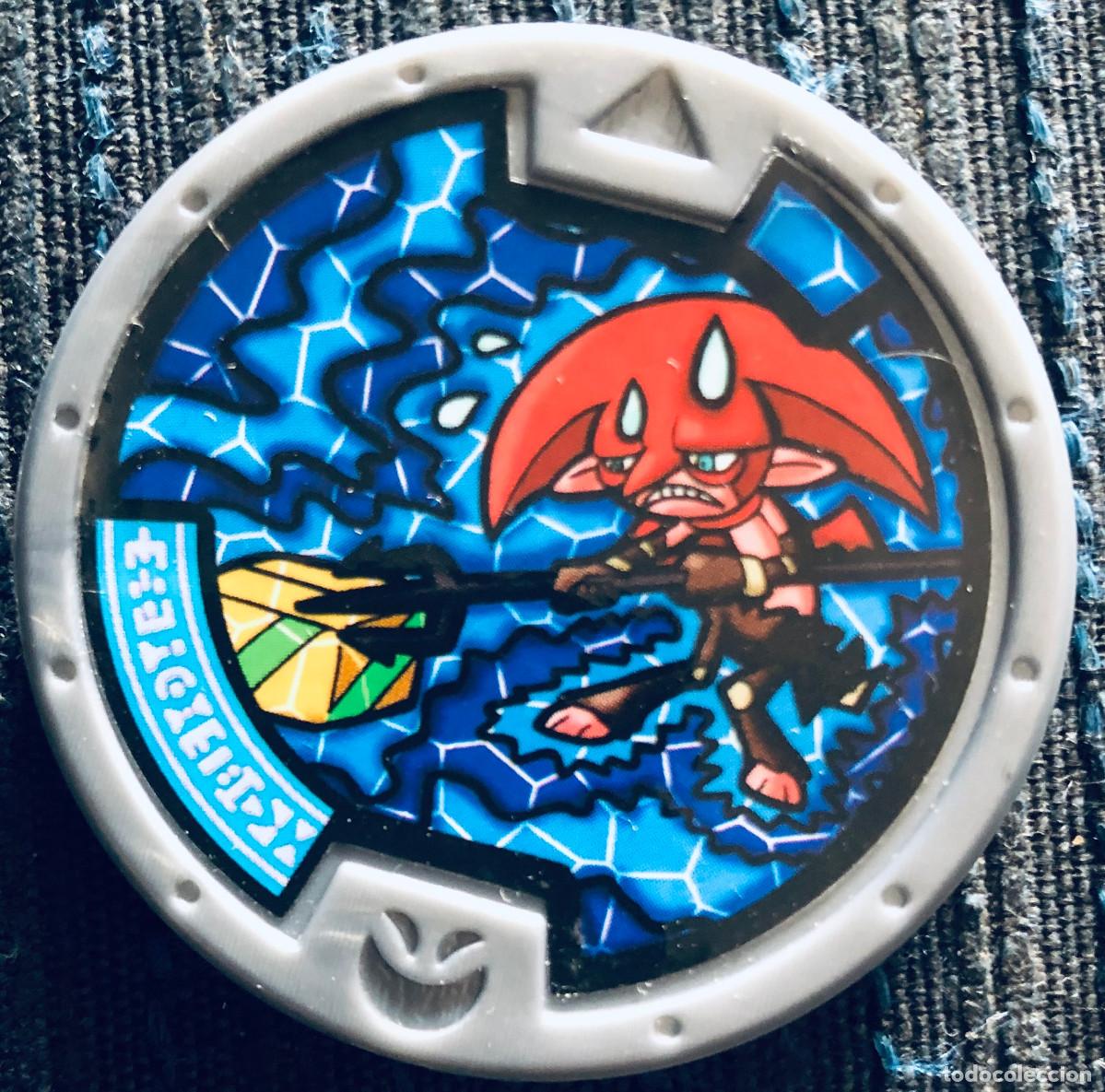Juguetes antiguos y Juegos de colecci&oacute;n: Tazo medalla Yo-Kai Watch, de Hasbro. Colecci&oacute;n 2015. Buen estado.