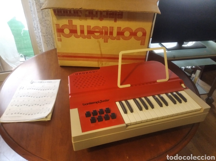 Juguetes antiguos y Juegos de colecci&oacute;n: Antiguo &oacute;rgano el&eacute;ctrico de juguete 1973. Hecho en italia. En su caja original.