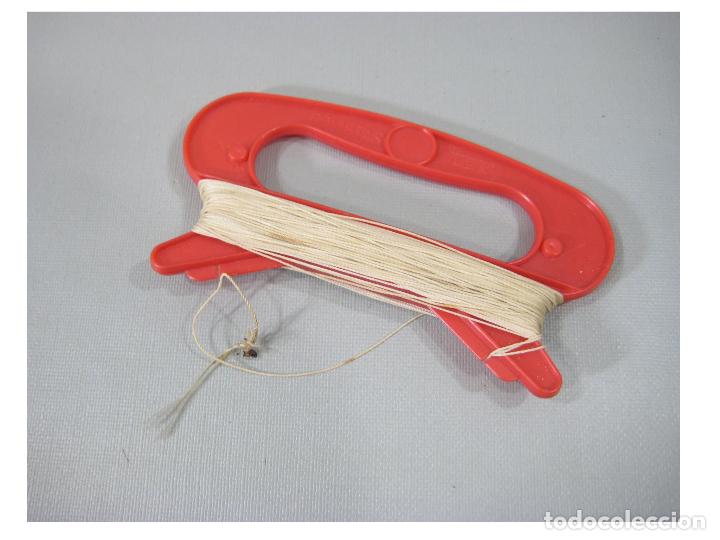 Juguetes antiguos y juegos de colecci&oacute;n: CUERDA RESISTENTE PARA COMETA - Foto 1