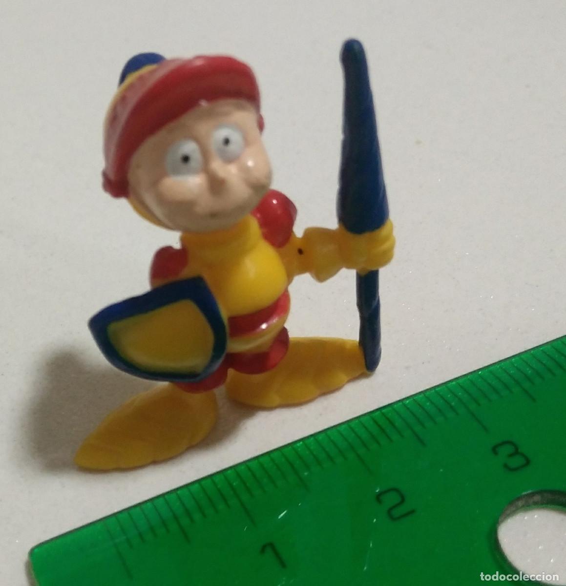 Juguetes antiguos y Juegos de colecci&oacute;n: figura mu&ntilde;eco armadura medieval edad media figurita escudo mini mu&ntilde;equito figurita miniatura
