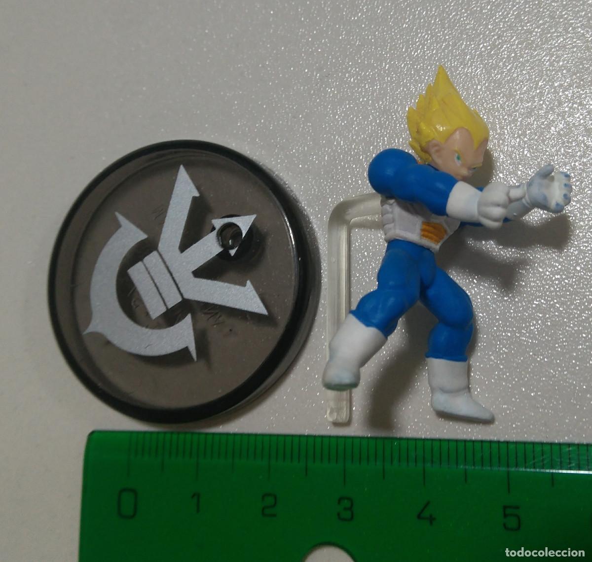Juguetes antiguos y juegos de colecci&oacute;n: gashapon dragon ball bola figurita z mu&ntilde;eco escala peana bandai color vegeta super guerrero