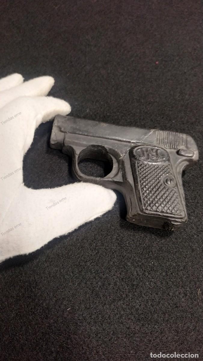 Juguetes antiguos y Juegos de colecci&oacute;n: PISTOLA DE JUEGUETE EN ESCAYOLA