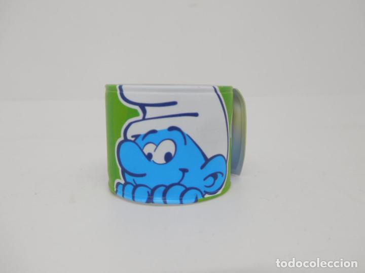 Juguetes antiguos y Juegos de colecci&oacute;n: M69 Pulsera para ni&ntilde;os de los pitufos, retr&aacute;ctil. Peyo.