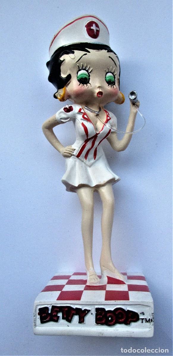 Juguetes antiguos y Juegos de colecci&oacute;n: Figura de la Betty Boo enfermera nueva en su estuche