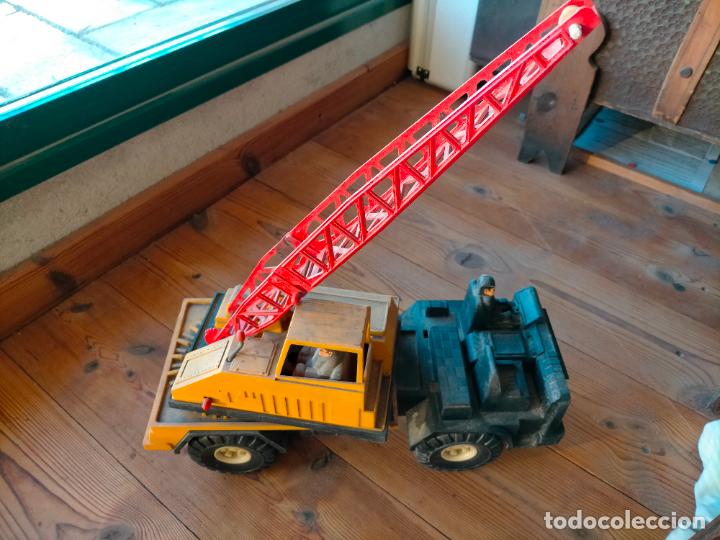 Juguetes antiguos y Juegos de colecci&oacute;n: Cami&oacute;n gr&uacute;a de juguete, antiguo construcci&oacute;n amarillo negro y rojo molto spain serie 140