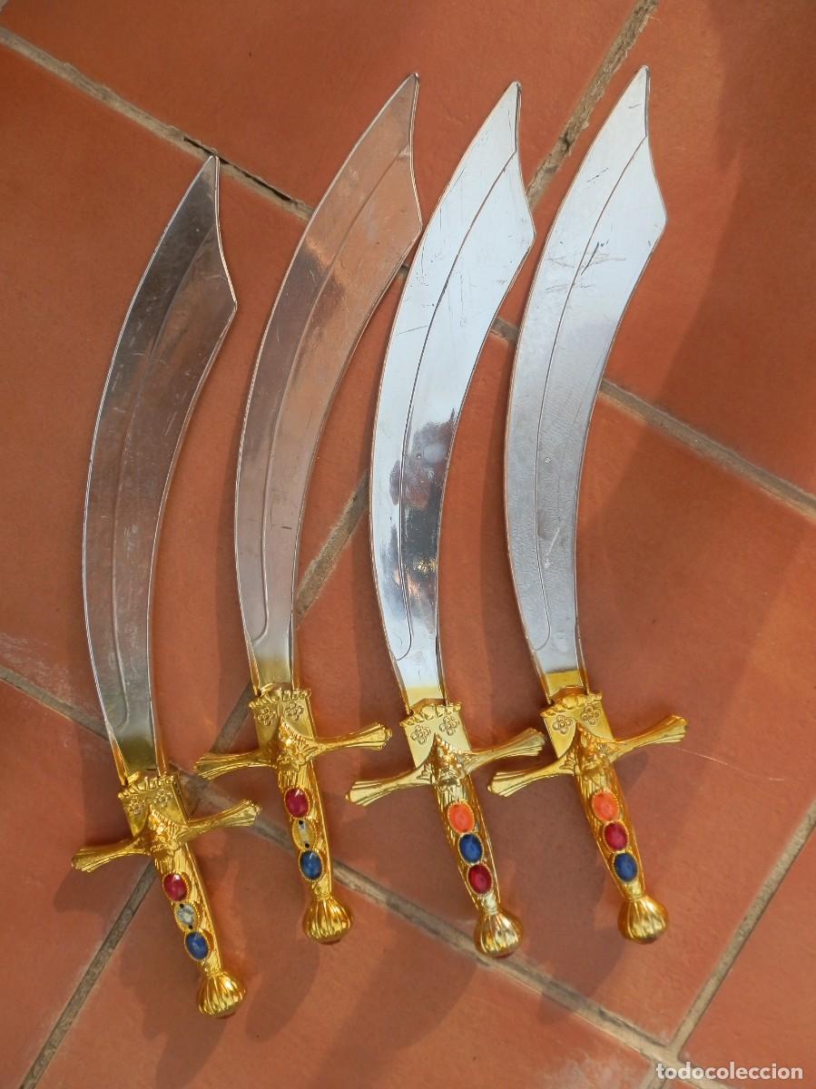 Juguetes antiguos y Juegos de colecci&oacute;n: 4 SABLES DE PL&Aacute;STICO.