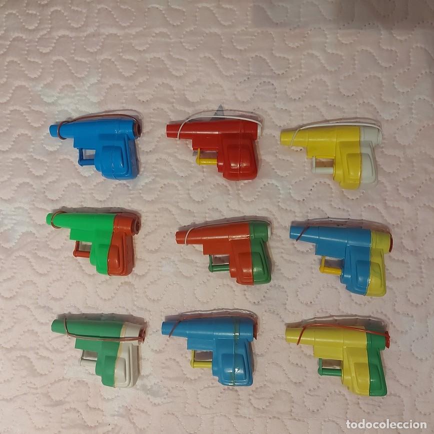Altes Spielzeug und Spiele: JUGUETE KIOSKO COLECCION MINI PISTOLAS DE AGUA A&Ntilde;OS 70-80