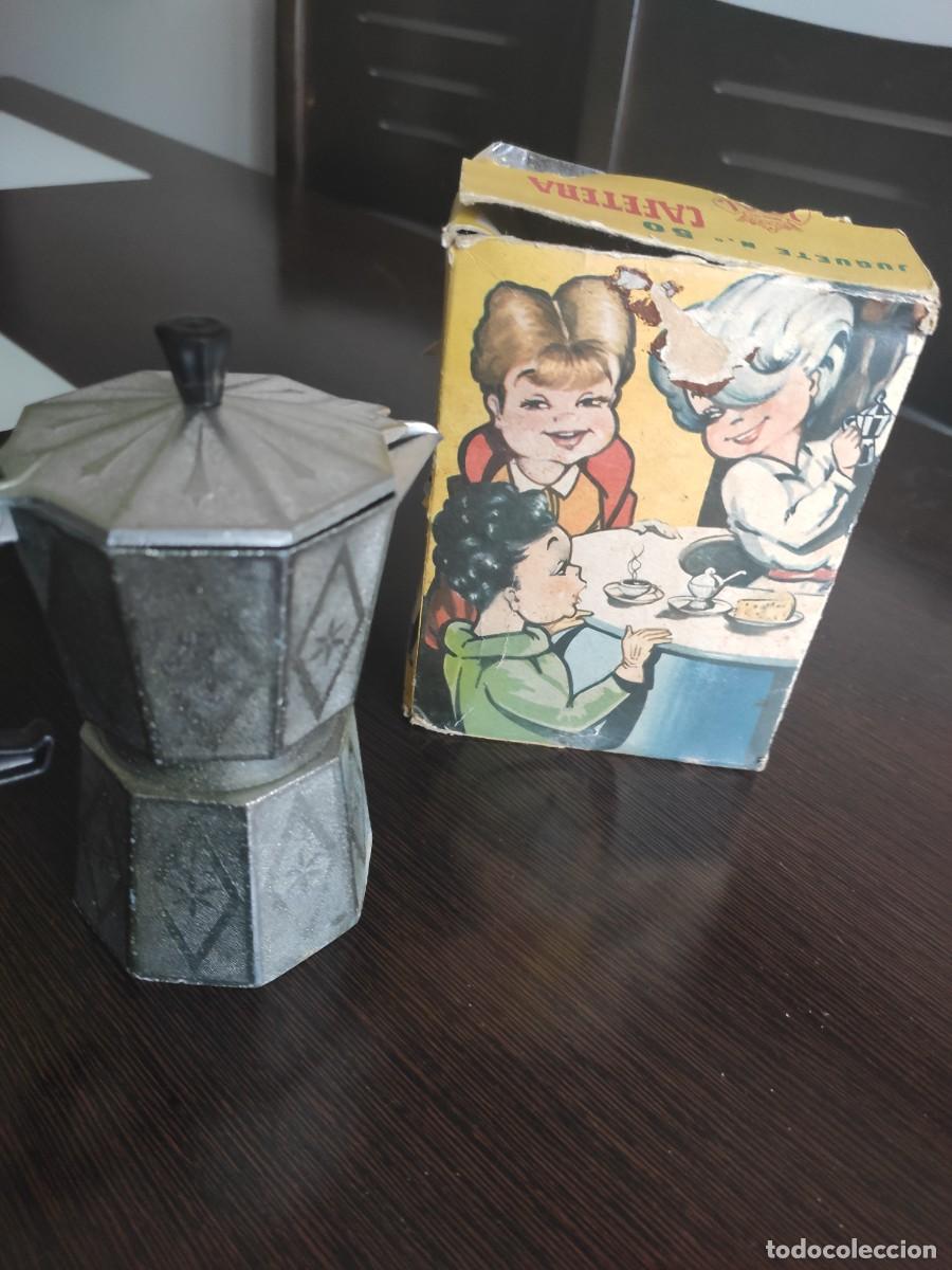 Juguetes antiguos y juegos de colecci&oacute;n: Cafetera juguete - Foto 2