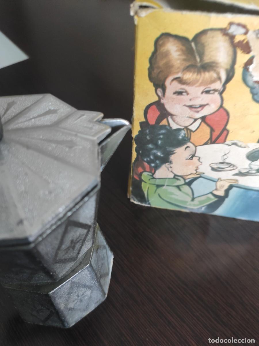 Juguetes antiguos y juegos de colecci&oacute;n: Cafetera juguete - Foto 3