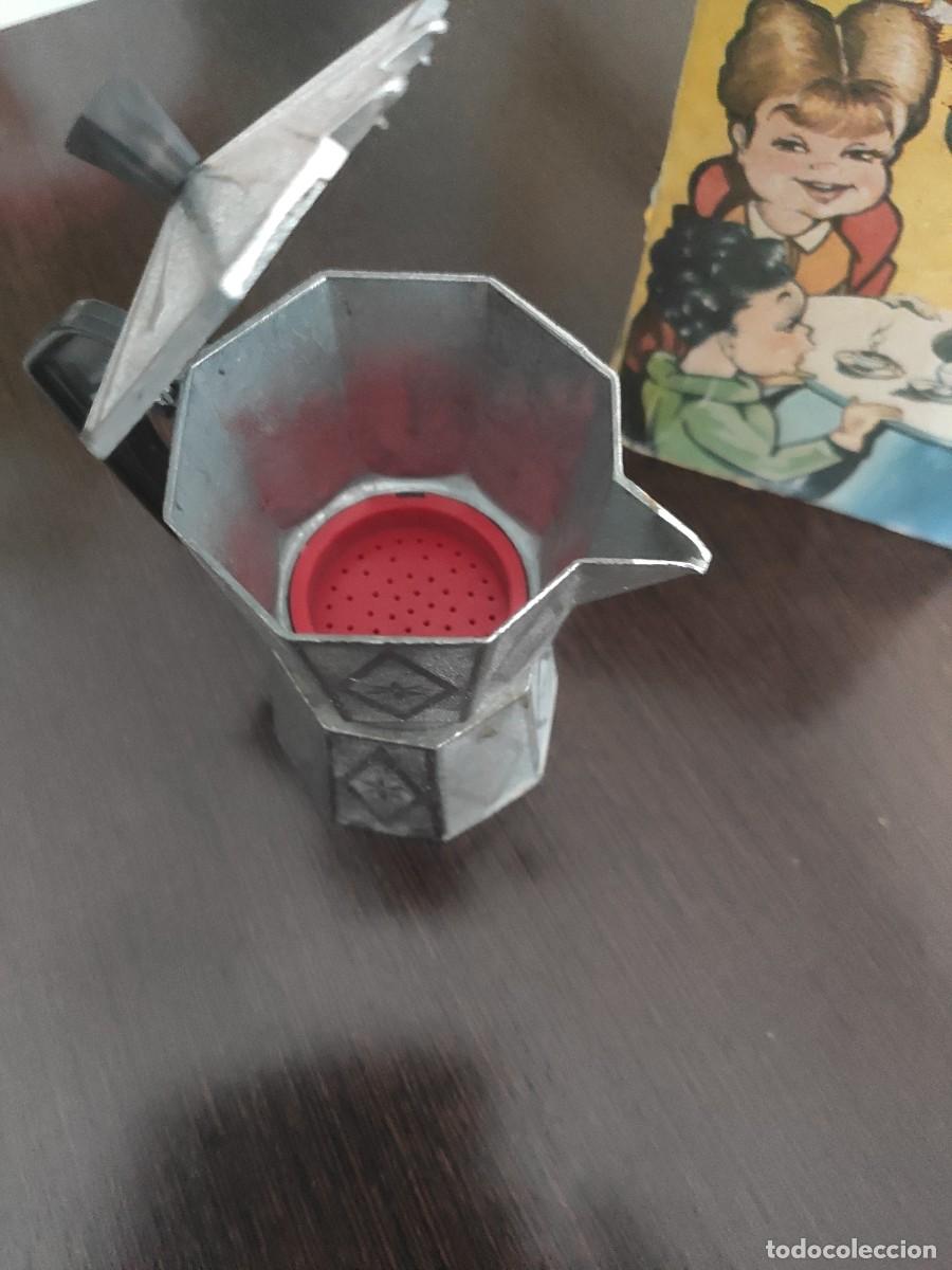 Juguetes antiguos y juegos de colecci&oacute;n: Cafetera juguete - Foto 4