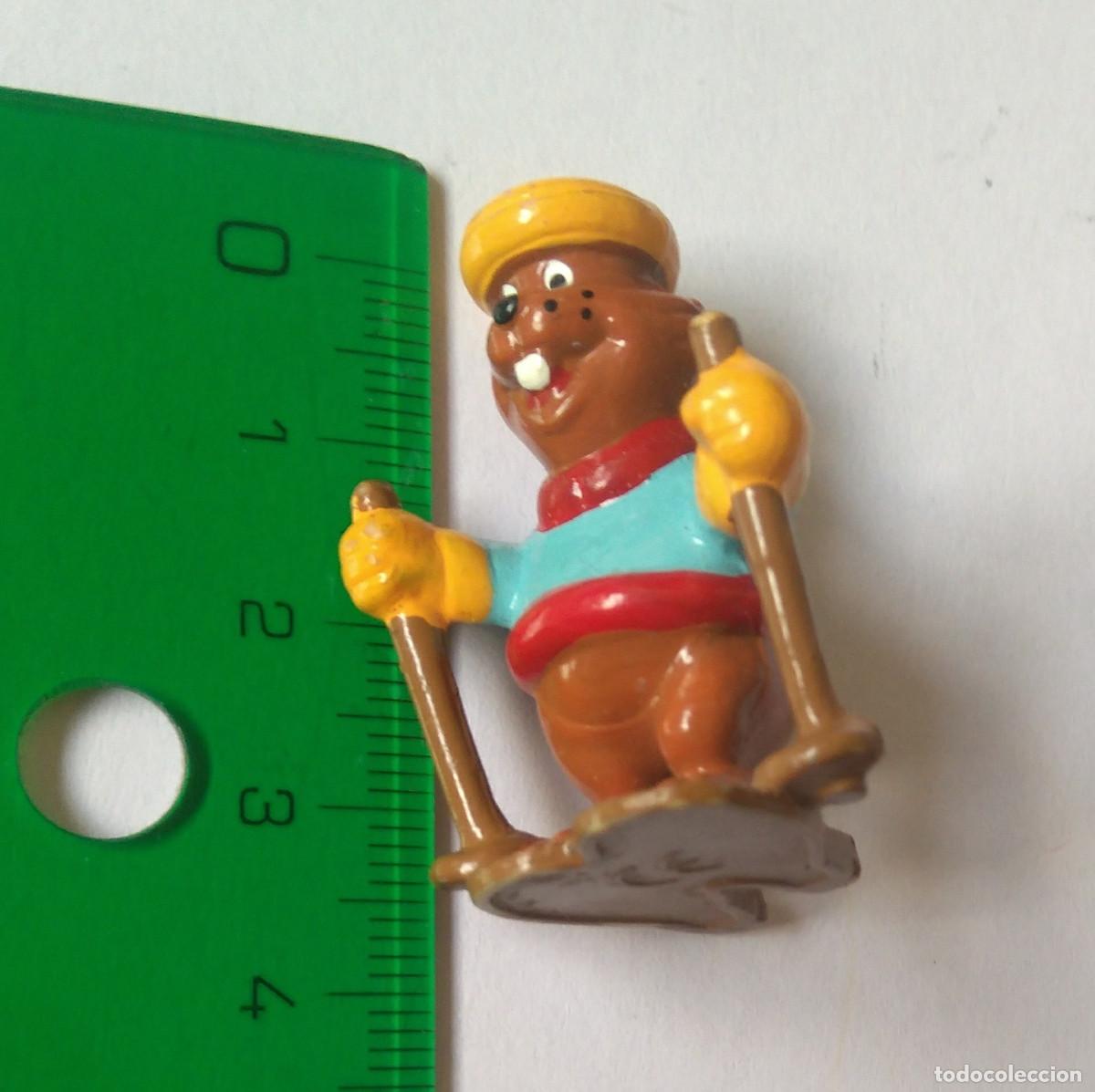 Juguetes antiguos y Juegos de colecci&oacute;n: tumador serie 1 mu&ntilde;eco mini figura castor mu&ntilde;equito miniatura figurita esquies esquis esquiador
