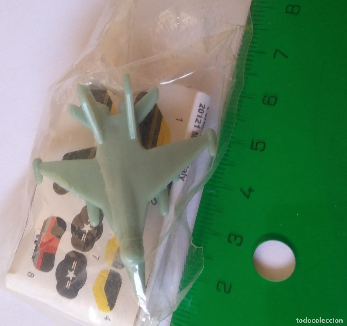 Juguetes antiguos y Juegos de colecci&oacute;n: miniatura huevo sorpresa avion avioncito para maqueta o diorama vehiculo aereo plane montable
