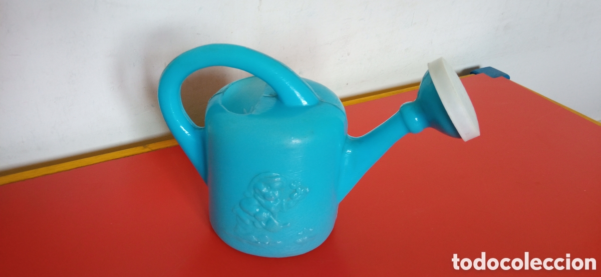 Juguetes antiguos y Juegos de colecci&oacute;n: REGADERA INFANTIL DE PL&Aacute;STICO SOPLADO BLANCANIEVES/ENANITO.COLOMER 70'S.SIN USO.